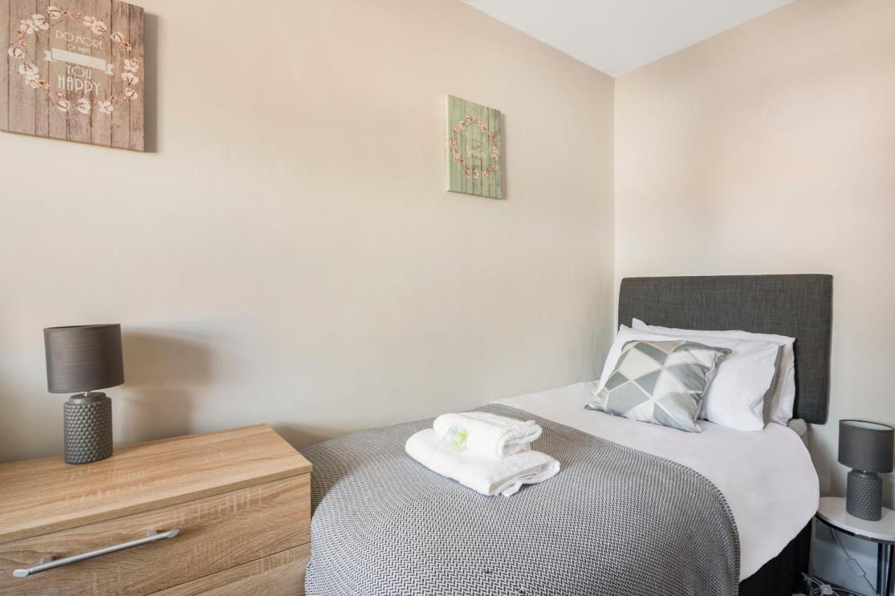 Spacious 3 Bed House, Netflix, Garden, Parking Apartment Southampton