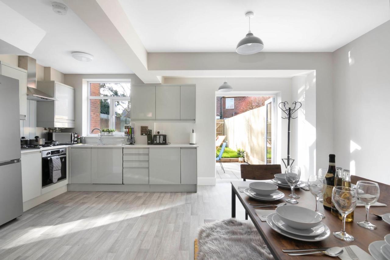 Spacious 3 Bed House, Netflix, Garden, Parking Appartement *